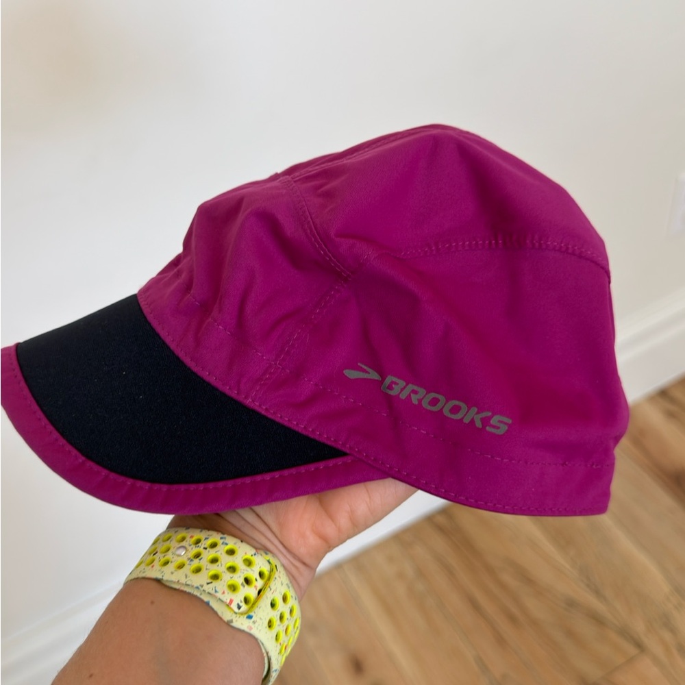 Brooks Fuchsia and Black Compressable Lighweight Athletic Cap